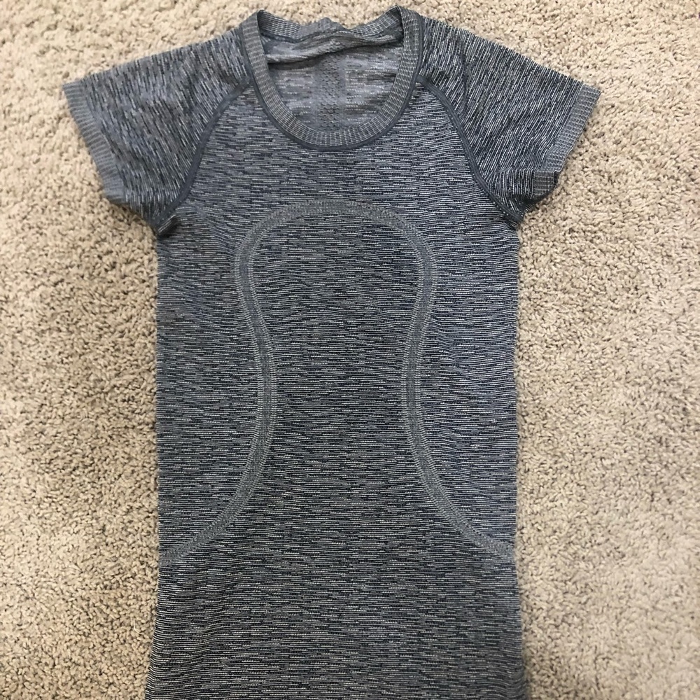 Lululemon Size 2 Womens Top- like new